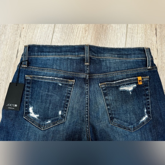 Joe’s Woman’s Distressed Denim Shorts 🤎 - Picture 5 of 9